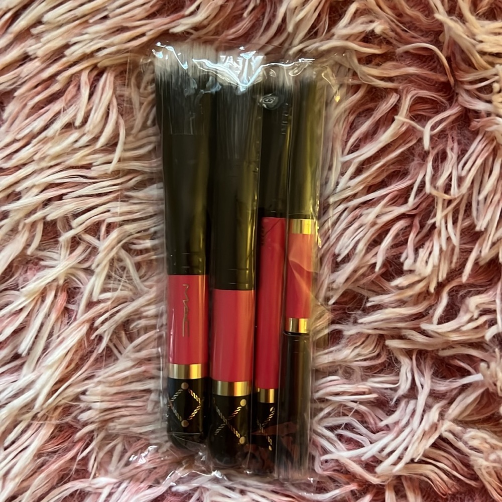 MAC Makeup Brush Kit Set Nutcracker Sweet Pink Four Brushes - Picture 3 of 9